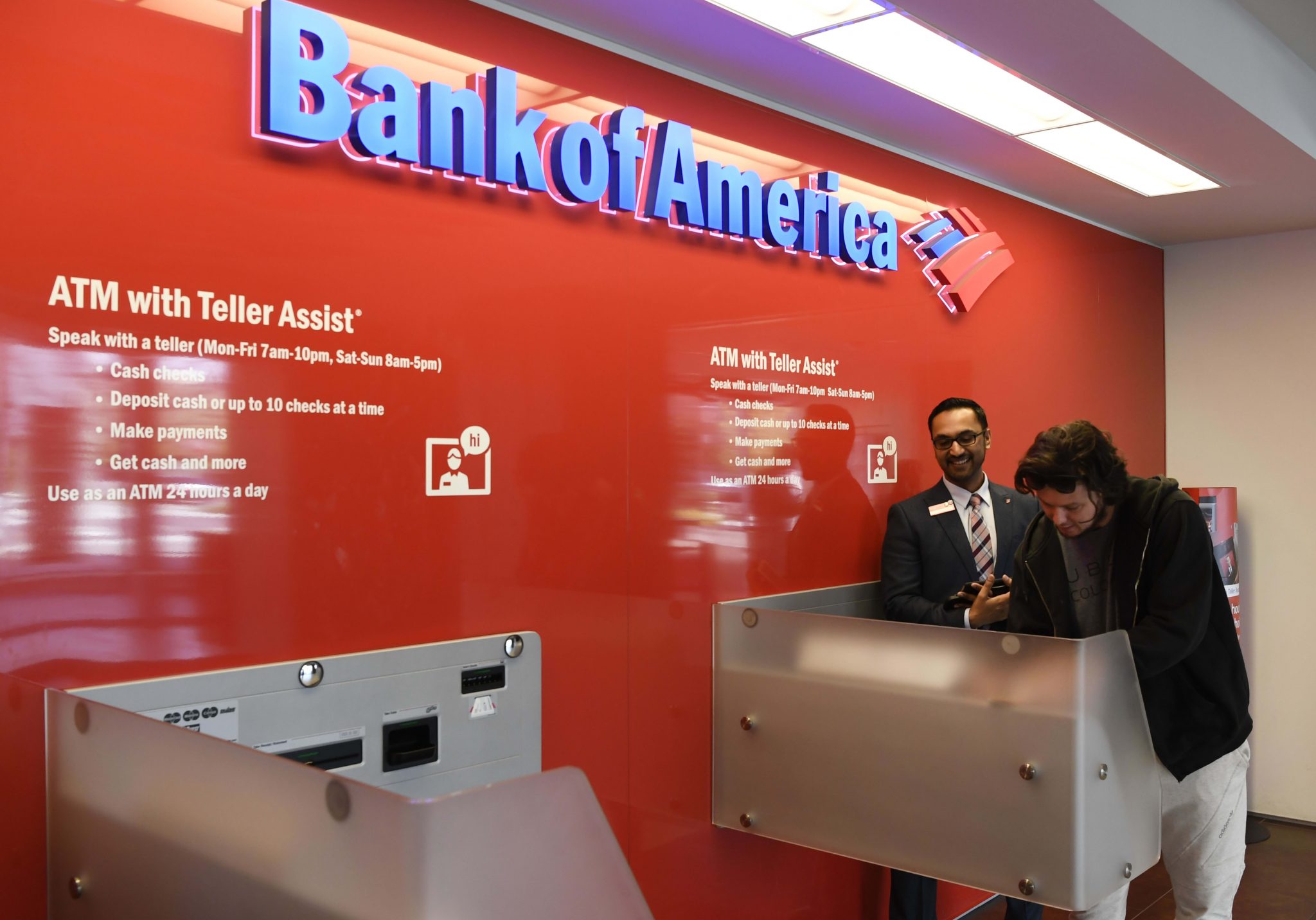 bank-of-america-aumenta-el-pago-de-los-cajeros-en-400-al-mes-reduce