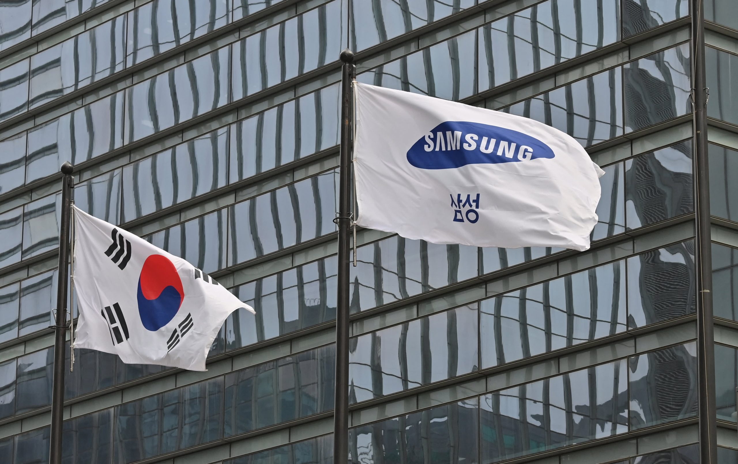 Samsung family announces plans to pay off more than 10